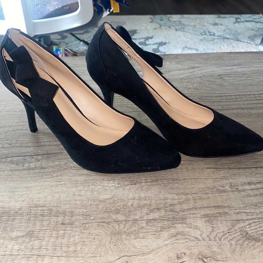 Black heels size 8
